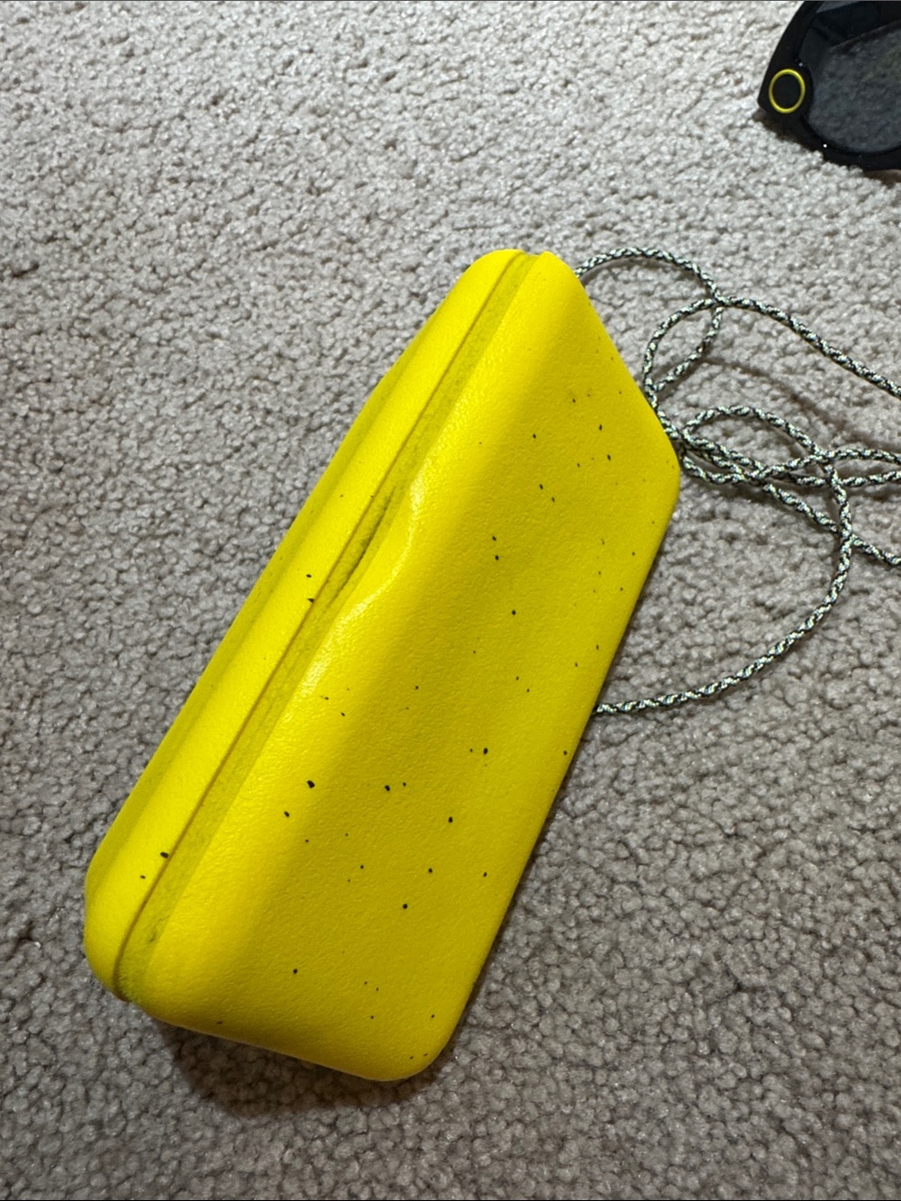 Snap Spectacles-Inspired Kids Sunglasses with Yellow Case - Picture 4 of 5